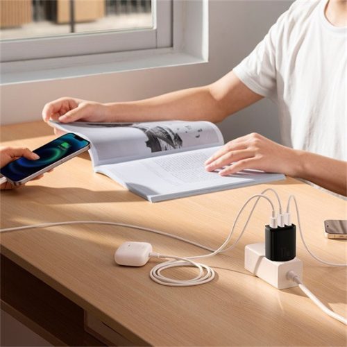 Baseus Kompaktes Netzladegerät 17W, 3×USB Typ-A, Schwarz
